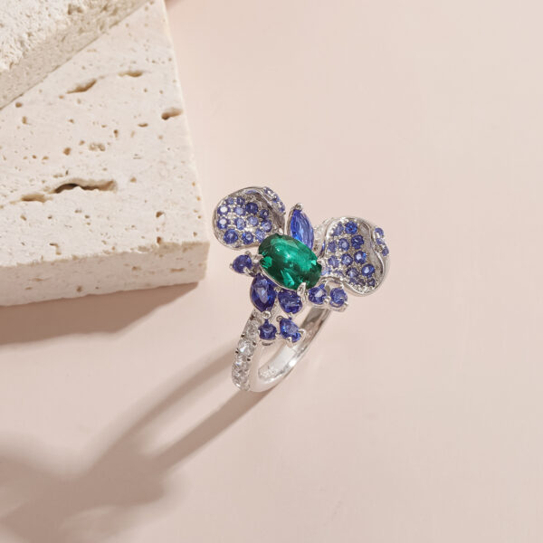 russian master designed s925 sterling silver ring with zambi emerald